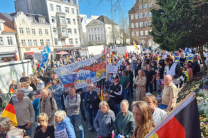 Mehr über den Artikel erfahren „Gemeinsam für Deutschland“ – Kieler Gelbwesten in Flensburg