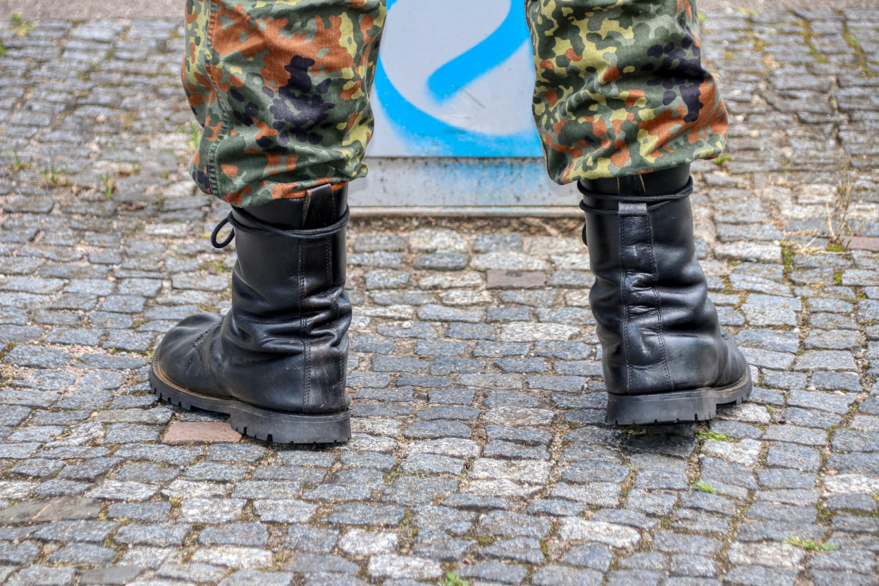 Bundeswehr-Genehmigung für Auslandsaufenthalte: Freiheit und Selbstbestimmung eingeschränkt!